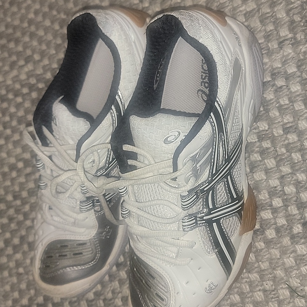 Women’s ASICS gel domain  size 8.5